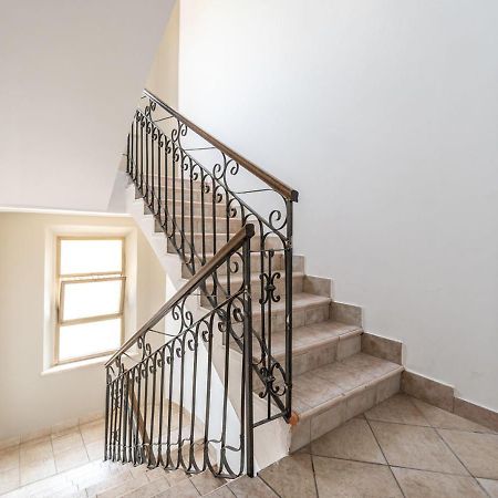 מודנה Emilia Suite Essence מראה חיצוני תמונה